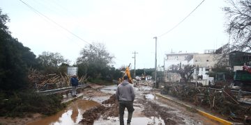 Kακοκαιρία Erminio: Ένας νεκρό στη Ν.Μάκρη από τις πλημμύρες