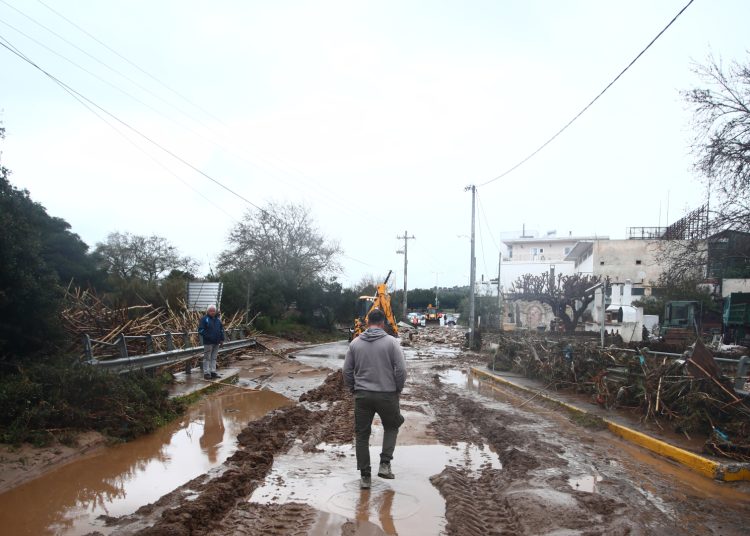 Kακοκαιρία Erminio: Ένας νεκρός στη Ν.Μάκρη από τις πλημμύρες
