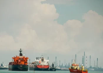 Στα Στενά του Ορμούζ επικρατεί χάος: Οι αγορές είναι κλειστές αλλά οι παλινωδίες και η ένταση αυξάνουν το ρίσκο