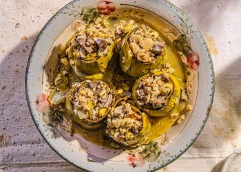 Aγκινάρες με ρύζι και συκωταριά