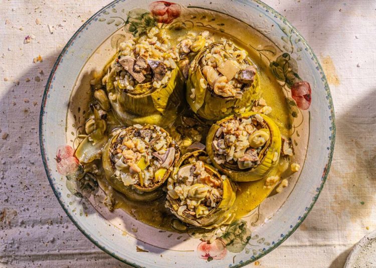 Aγκινάρες με ρύζι και συκωταριά