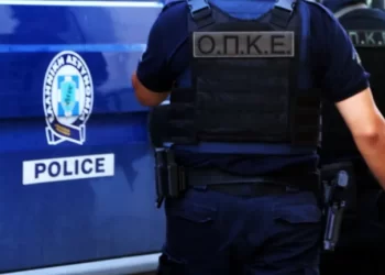 Επιχείρηση-σκούπα στη Γαστούνη: Έρευνες σε σπίτια, προσαγωγές και έξι συλλήψεις