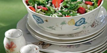 Πράσινη σαλάτα με σπαράγγια & φράουλες