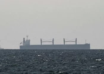 Η Ρωσία κερδίζει 10 δισ. ευρώ τον μήνα από τον αποκλεισμό των Στενών του Ορμούζ