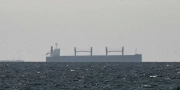 Η Ρωσία κερδίζει 10 δισ. ευρώ τον μήνα από τον αποκλεισμό των Στενών του Ορμούζ