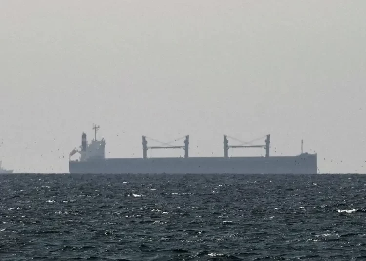 Η Ρωσία κερδίζει 10 δισ. ευρώ τον μήνα από τον αποκλεισμό των Στενών του Ορμούζ