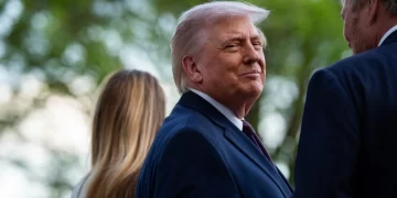 Τραμπ: Ανοίγω τα Στενά του Ορμούζ για την Κίνα, ο πρόεδρος Σι θα μου δώσει μια μεγάλη, δυνατή αγκαλιά