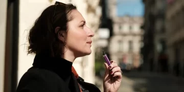 Ηλεκτρονικό τσιγάρο: Νέα μελέτη συνδέει το άτμισμα με τον κίνδυνο καρκίνου