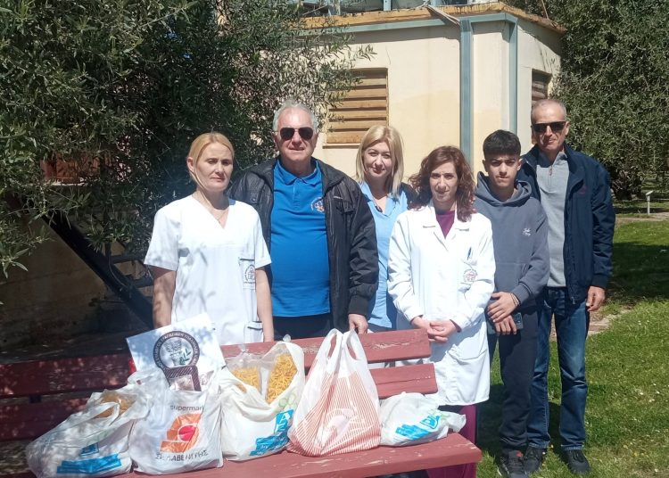 O Σύλλογος Τραπεζικών Ν.Ηλείας παρέδωσε τρόφιμα στο άσυλο ¨Νέα Βασιλειάς¨ Πύργου