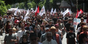 Εργατική Πρωτομαγιά 2026: Ποιοι απεργούν – Τι δικαιούνται οι εργαζόμενοι λόγω αργίας