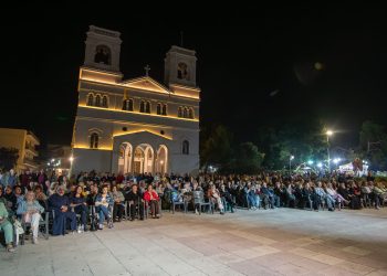 Πύργος: Με πολύ κόσμο τα Ανθεστήρια-Ξεσήκωσε τον κόσμο η ρεμπέτισσα Μαριώ