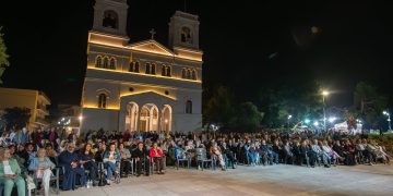 Πύργος: Με πολύ κόσμο τα Ανθεστήρια-Ξεσήκωσε τον κόσμο η ρεμπέτισσα Μαριώ