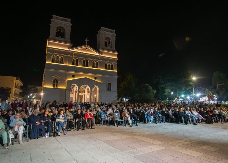 Πύργος: Με πολύ κόσμο τα Ανθεστήρια-Ξεσήκωσε τον κόσμο η ρεμπέτισσα Μαριώ