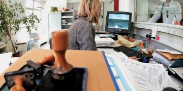 Δημόσιο: Αλλαγές στην εξυπηρέτηση πολιτών – Υπεύθυνη δήλωση αντί πολλών δικαιολογητικών
