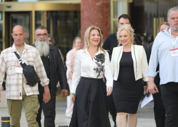 ¨Ελπίδα για τη Δημοκρατία¨ το όνομα του κόμματος Καρυστιανού-«Όσοι εγκλημάτησαν, η τιμωρία τους πλησιάζει» είπε ο Θανάσης Αυγερινός