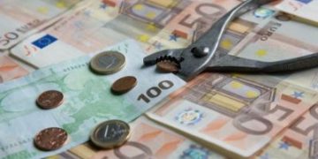 «Η Ελλάδα παραμένει φτωχότερη χώρα της ΕΕ μαζί με τη Βουλγαρία»
