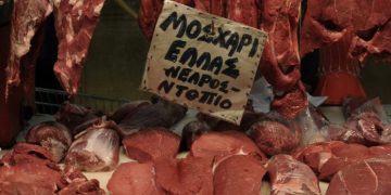 Ένας στους δύο Έλληνες μειώνει την κατανάλωση κρέατος λόγω ακρίβειας