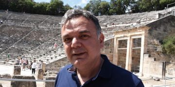 Σκάνδαλο Πολεοδομιών: Ποια είναι η υπάλληλος που σχετίζεται με την παραίτηση Διδασκάλου