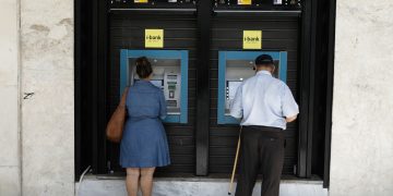 Ακατάσχετο στα 1.600 ευρώ: Ποιοι προστατεύονται, ποιοι μένουν εκτός και τι αλλάζει για χιλιάδες οφειλέτες