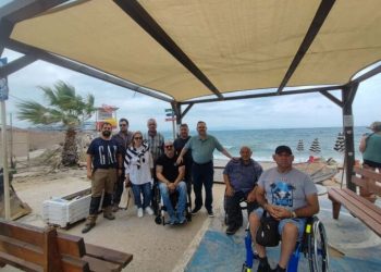 Τοποθέτηση του seatrack για πρόσβαση σε όλους στην παραλία Πλάκες Κατακόλου
