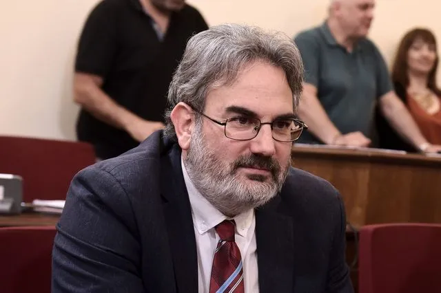 Η σχέση της αιφνιδιαστικής παραίτησης του γ.γ. Χωρικού Σχεδιασμού και Αστικού Περιβάλλοντος με το κύκλωμα των Πολεοδομιών
