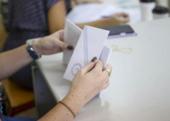 Δημοσκόπηση Marc: Πρώτη η ΝΔ – σταθερά δεύτερος ο Τσίπρας – μάχη ΠΑΣΟΚ και Καρυστιανού για την τρίτη θέση