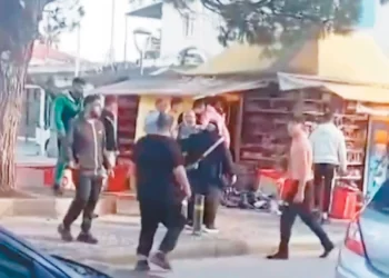 Πώς η Γαστούνη έγινε γκέτο των Ρομά σύμφωνα με κατοίκους: «Η ανασφάλεια έχει γίνει μέρος της καθημερινότητάς μας»